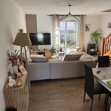 Maison Avec Petit Jardin *